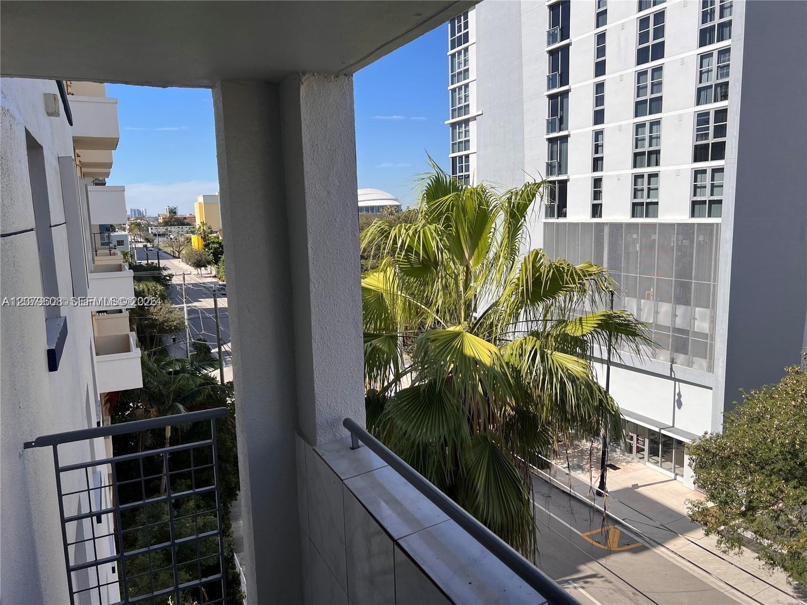 546 SW 1st St # 611, Miami FL 33130 photo 2