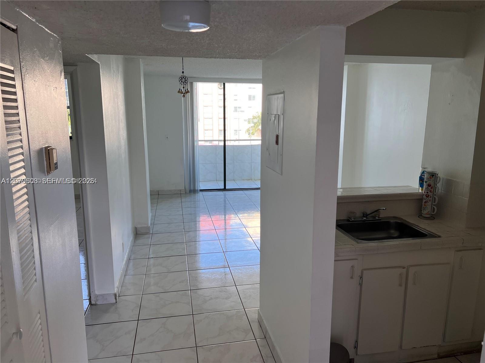 546 SW 1st St # 611, Miami FL 33130 photo 4