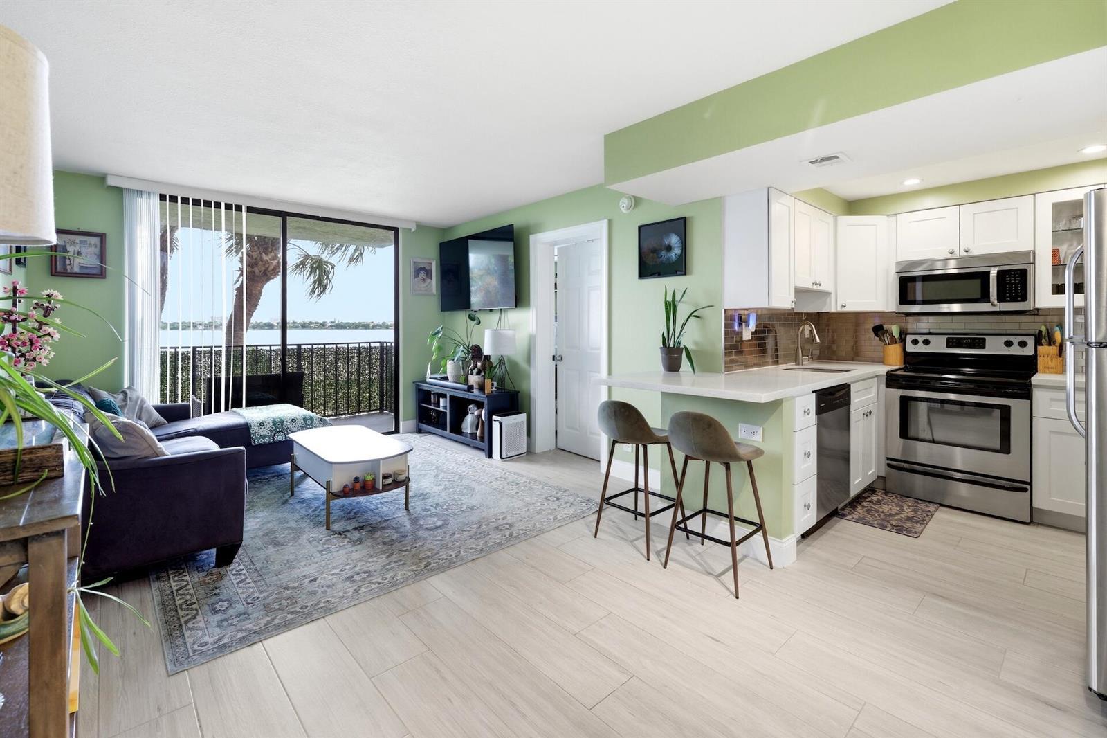 760 EXECUTIVE CENTER Drive # 24, West Palm Beach FL 33401 photo 2
