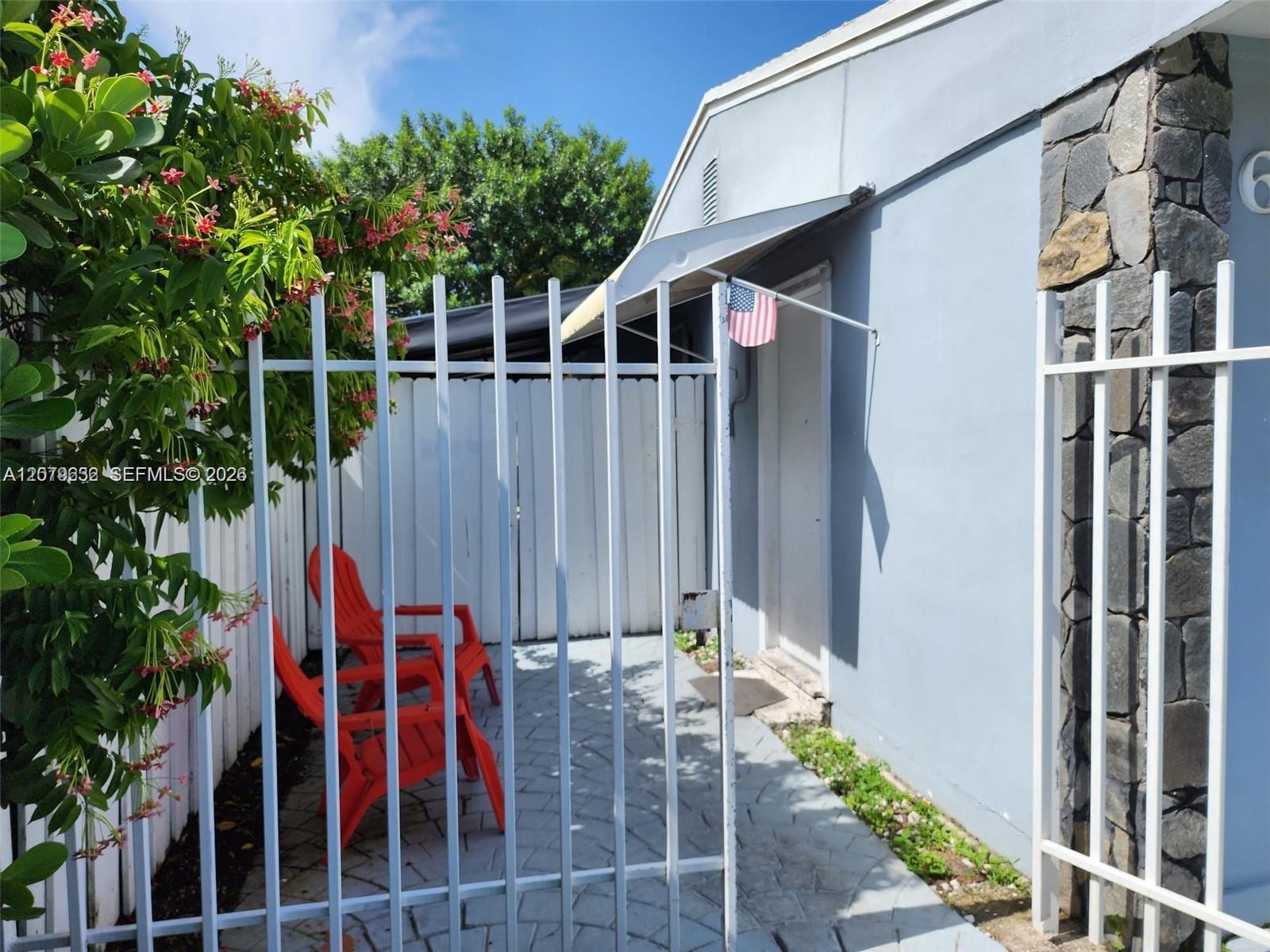 6847 SW 13th St, Miami FL 33144