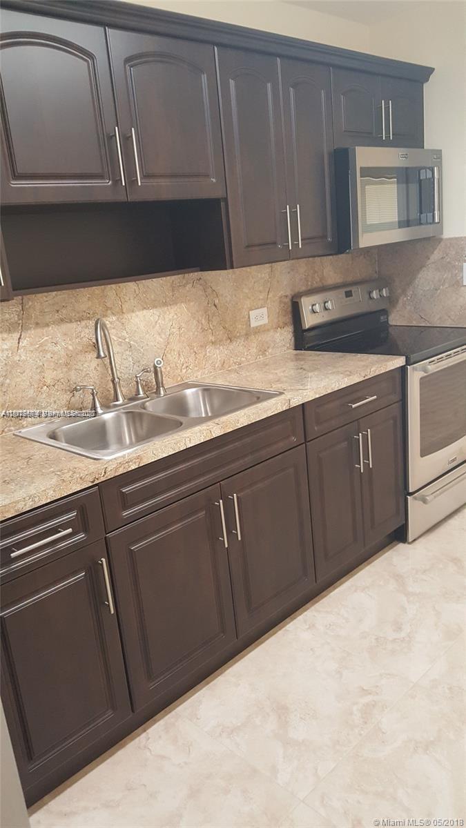 North Miami Beach, FL 33162 photo 2