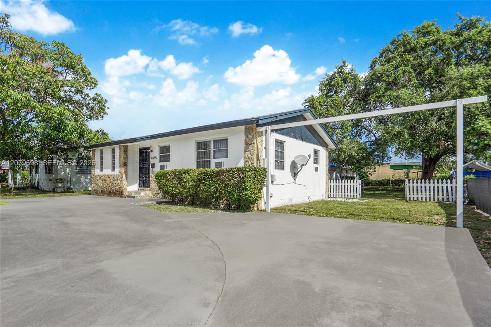 6535 NW 6th Ave, Miami FL 33150 photo 3