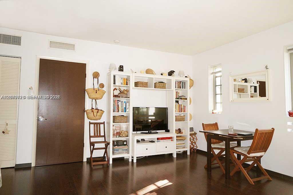 435 21st St # 215, Miami Beach FL 33139 photo 3