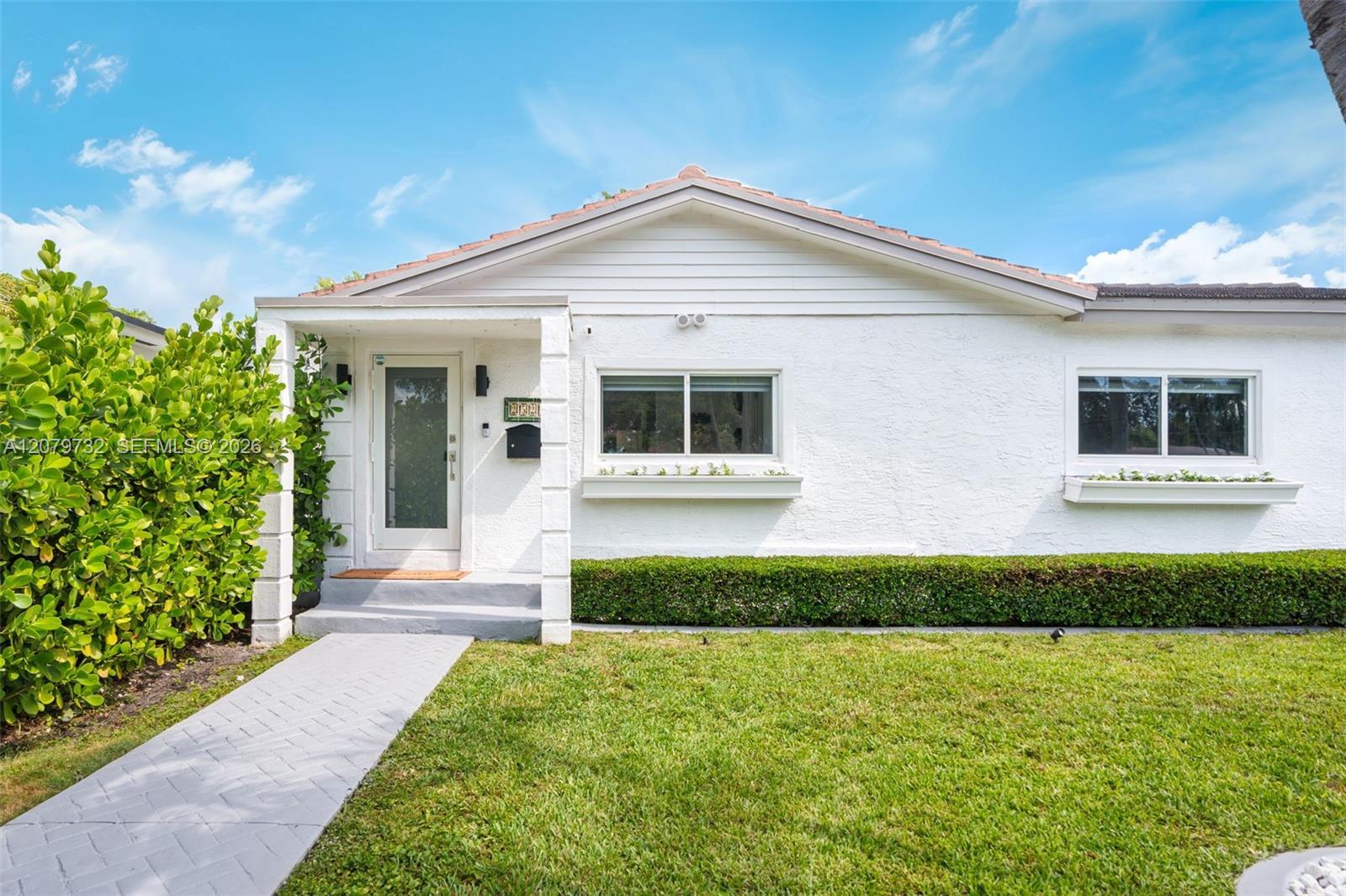 2521 SW 25th Ter, Miami FL 33133 photo 2