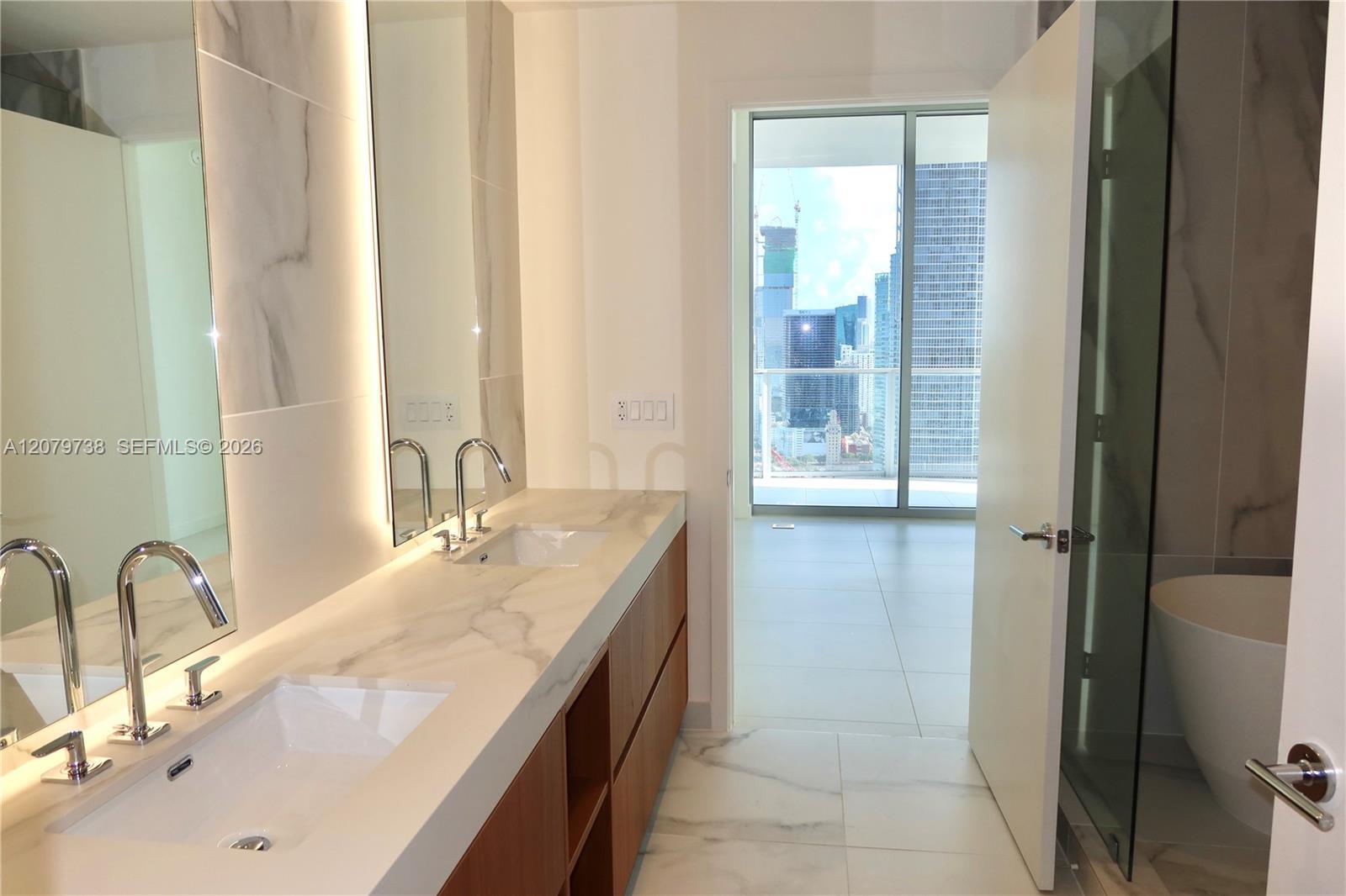 1400 biscayne blvd # 4502, Miami FL 33132 photo 4