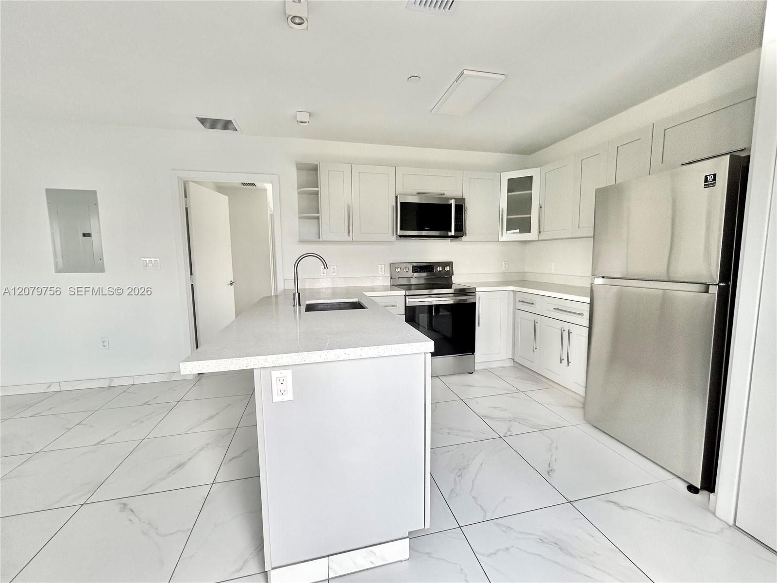 836 SW 2nd St # 401, Miami FL 33130 photo 3