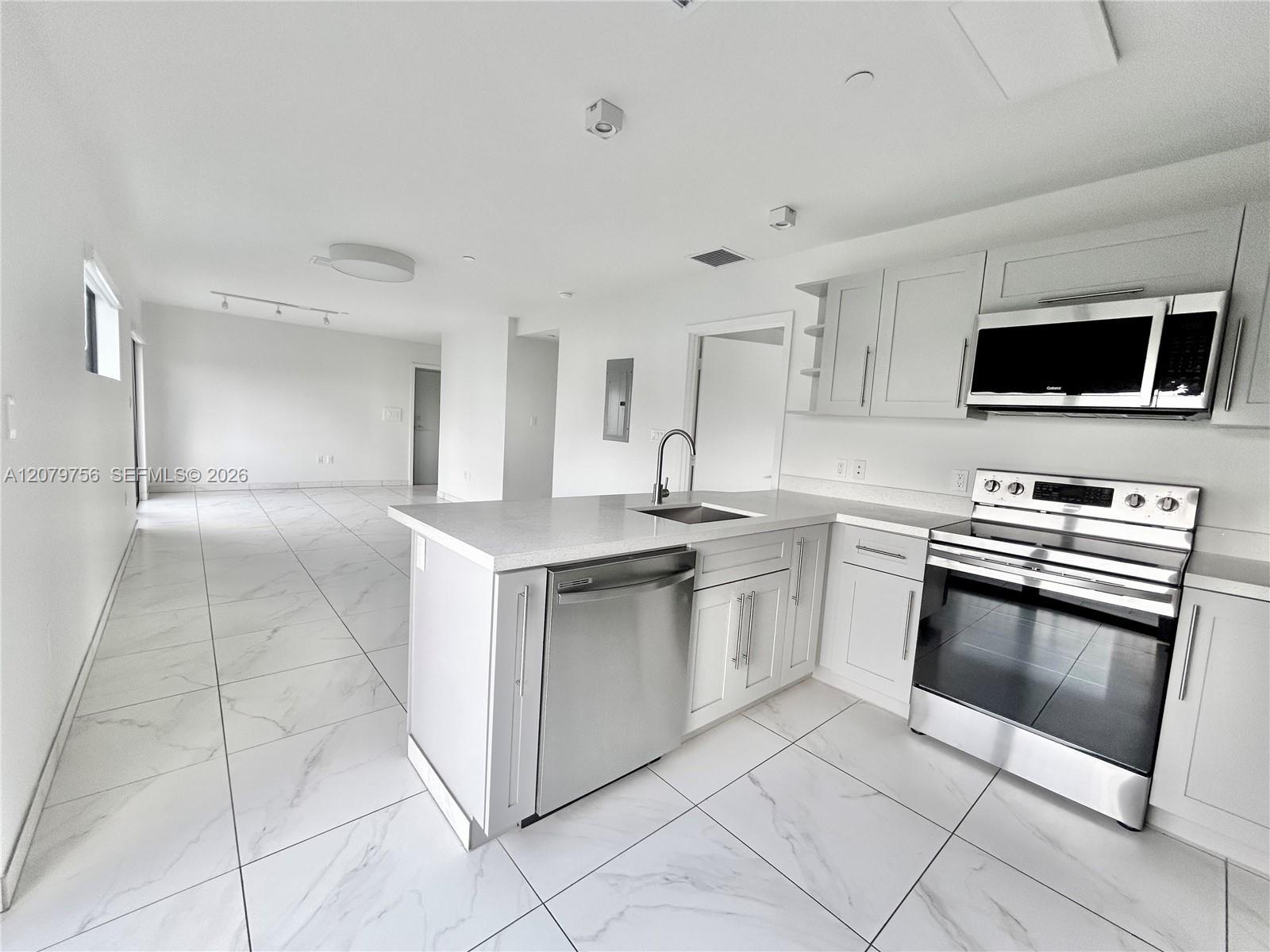 836 SW 2nd St # 401, Miami FL 33130