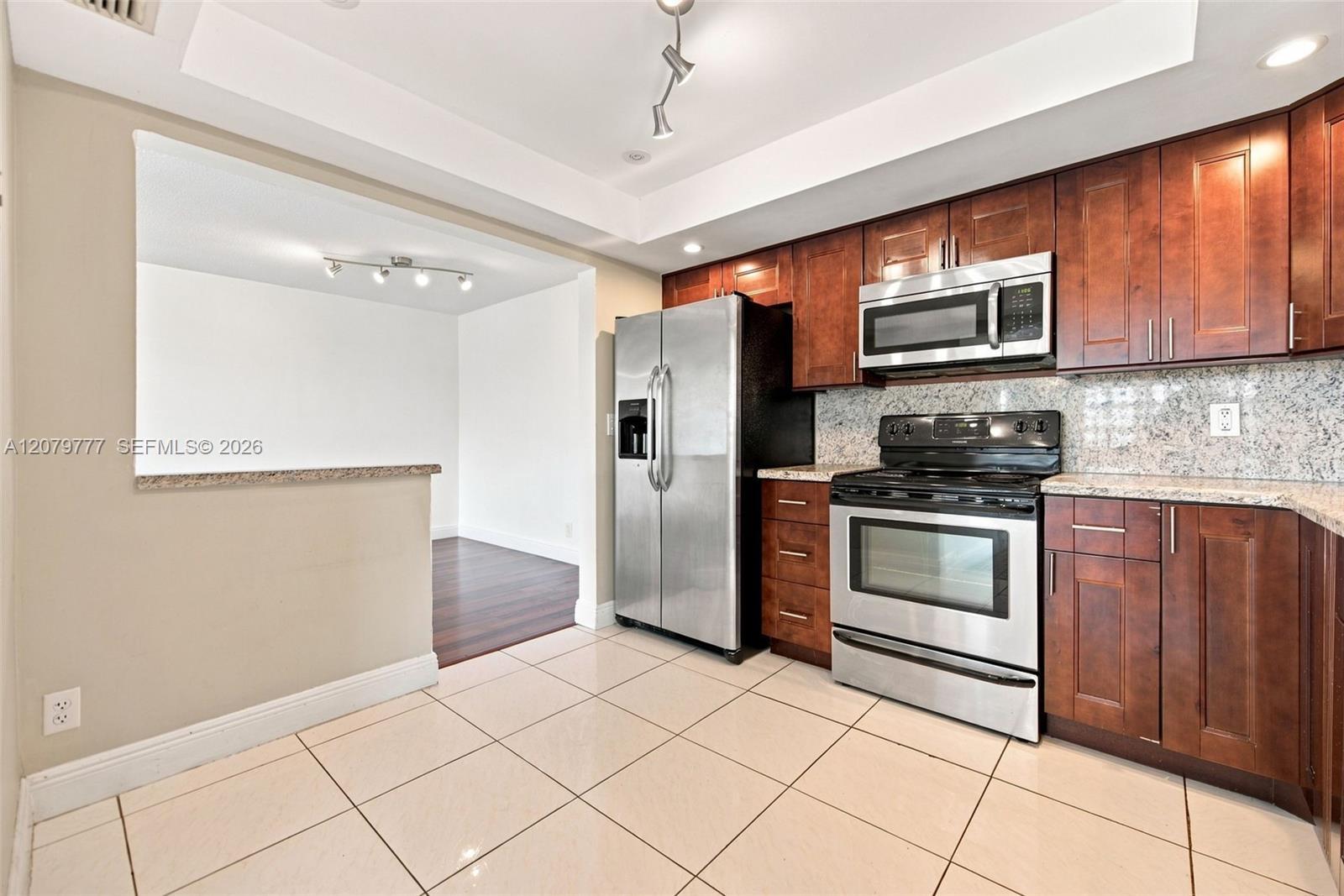 200 NE 12th Ave # 1D, Hallandale Beach FL 33009 photo 2
