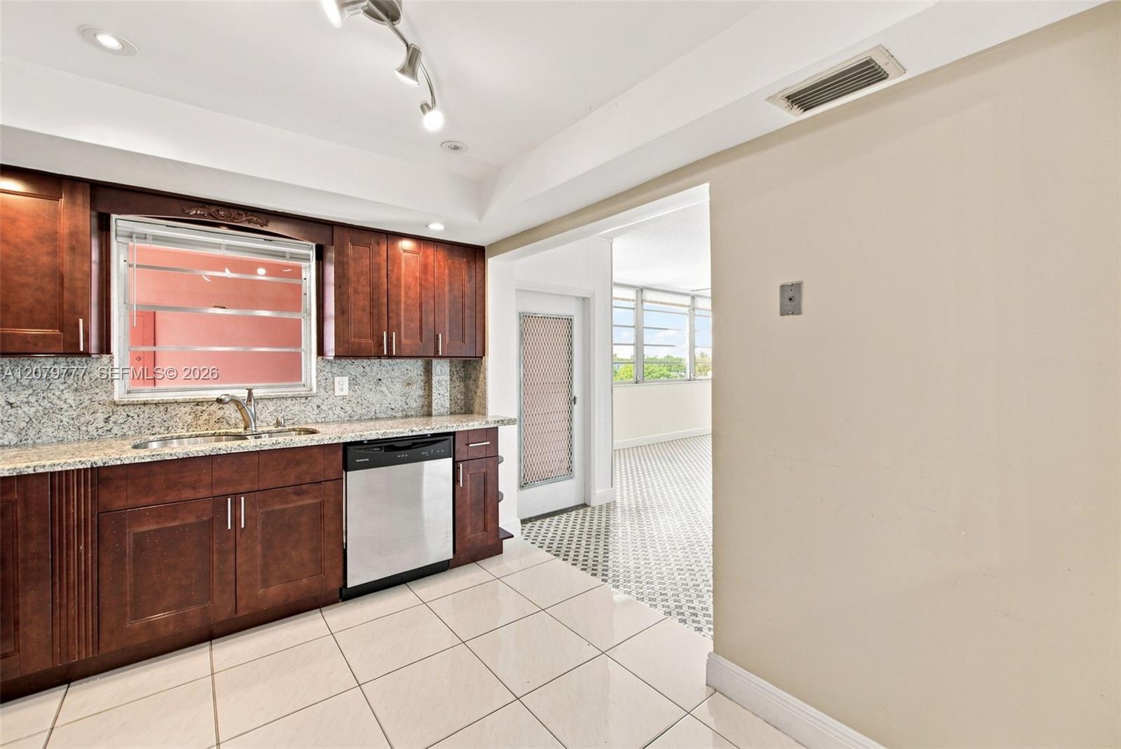 200 NE 12th Ave # 1D, Hallandale Beach FL 33009 photo 3