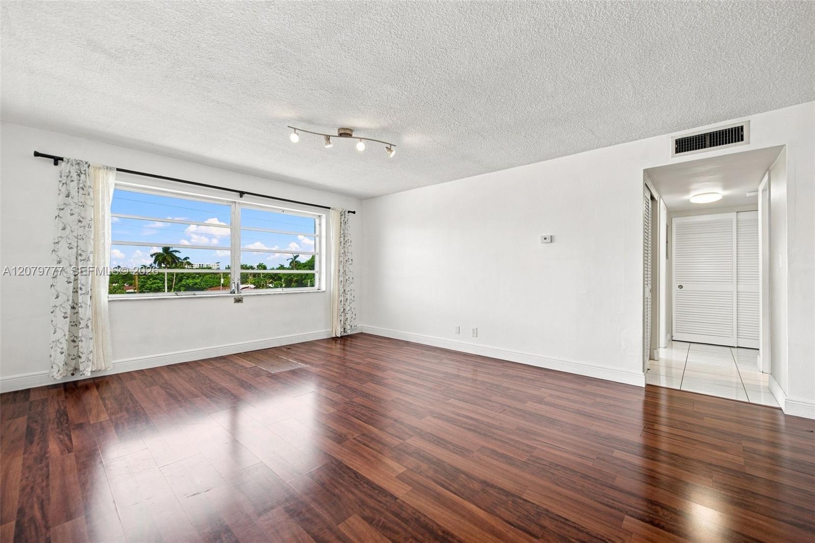 200 NE 12th Ave # 1D, Hallandale Beach FL 33009 photo 4