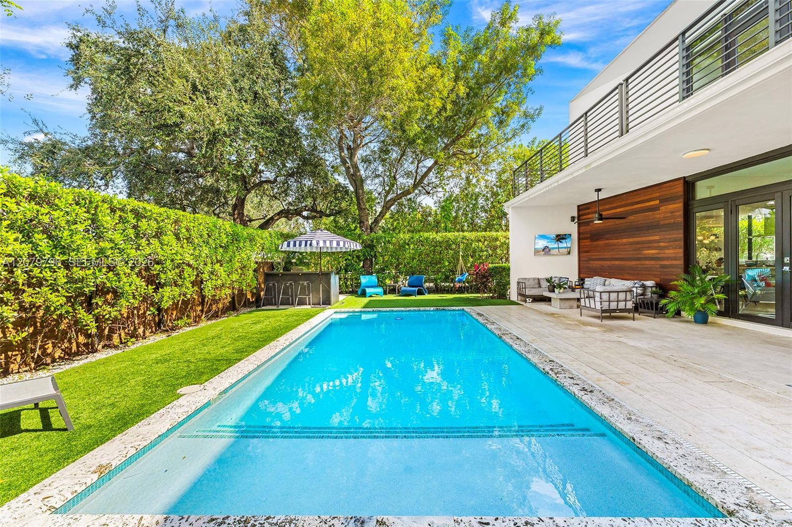 8611 Arboretum Ln, Miami FL 33138 photo 2
