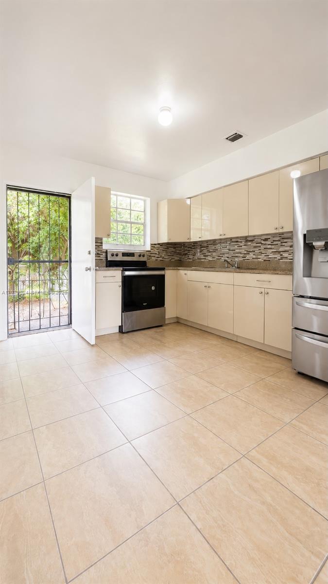 1421 NE 148th St # 2, Miami FL 33161 photo 4