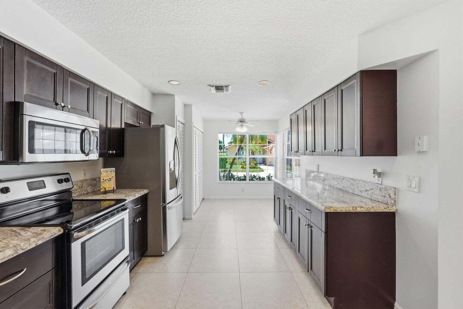 6616 MARISSA Circle, Lake Worth FL 33467 photo 2