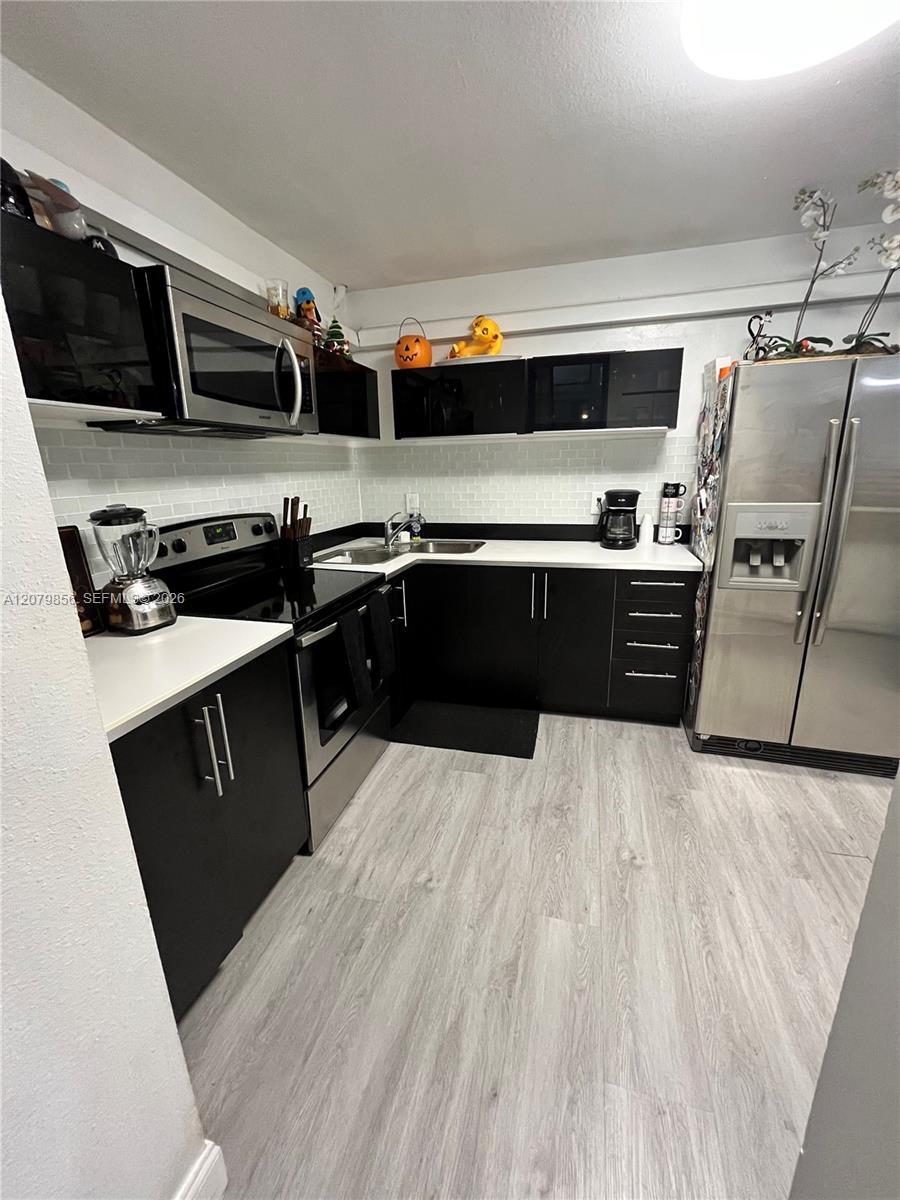 329 Ives Dairy Rd # 02, Miami FL 33179 photo 3
