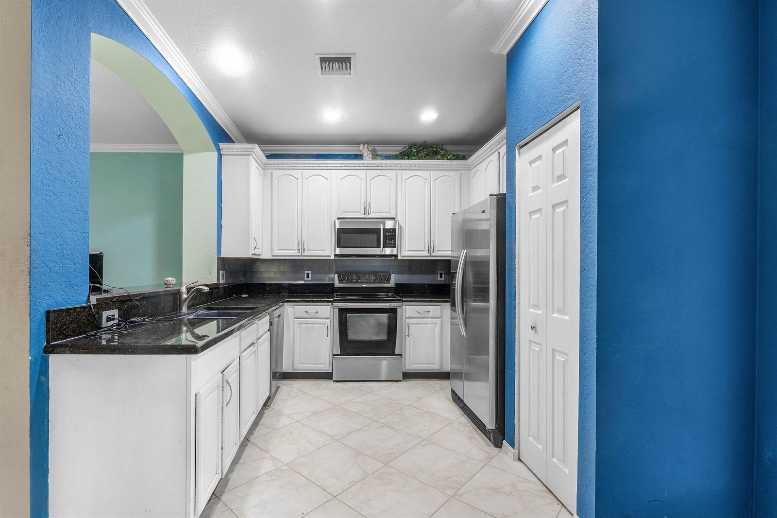 341 INDIAN CREEK Parkway # 103, Jupiter FL 33458 photo 2