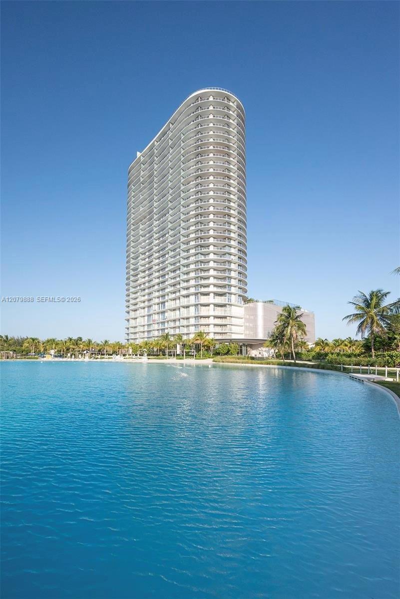 2411 Laguna Circle # 810, North Miami FL 33181 photo 2