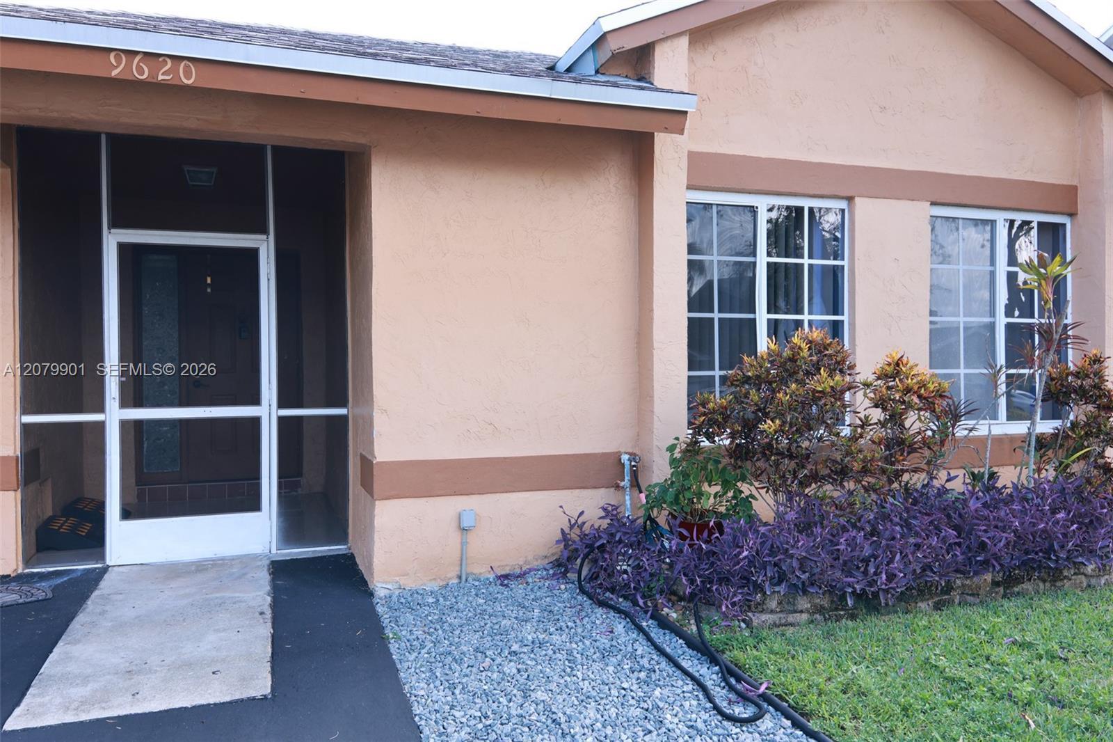 9620 SW 9th Ct, Pembroke Pines FL 33025 photo 3