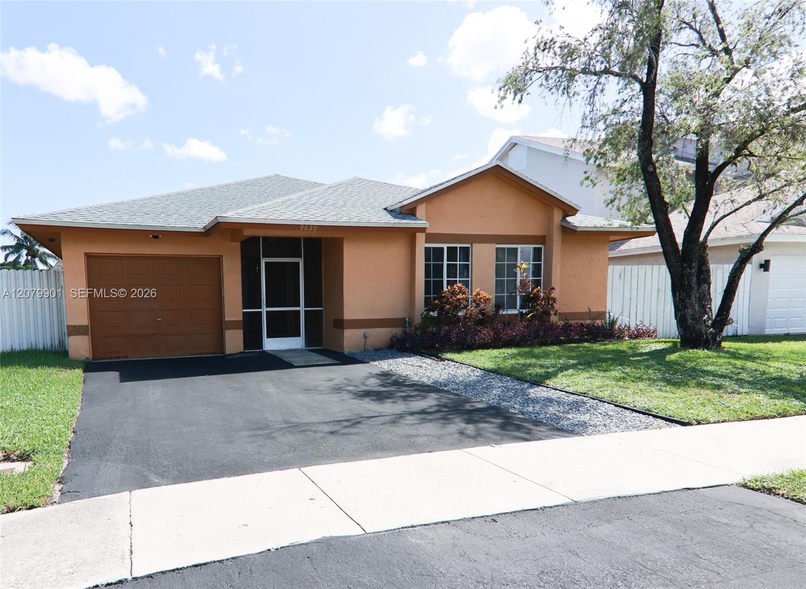 9620 SW 9th Ct, Pembroke Pines FL 33025