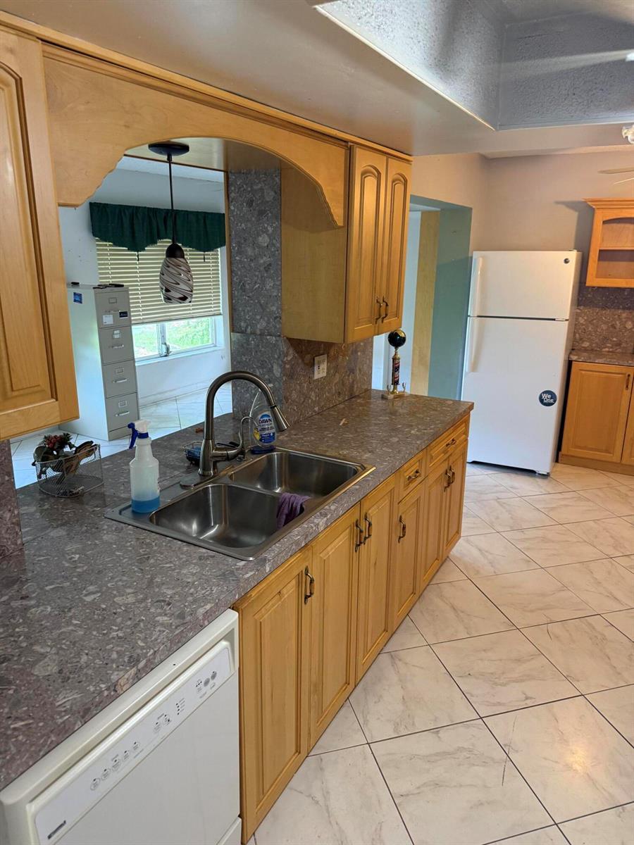 7250 NW 8TH Court, Margate FL 33063 photo 2