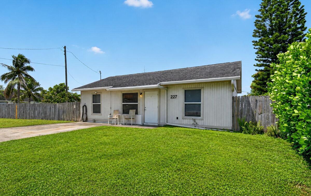 207/227 Ethelyn Drive, West Palm Beach FL 33415