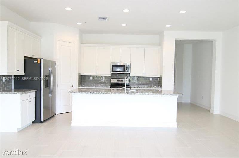 11776 SW 13th LN # 11776, Pembroke Pines FL 33025 photo 2