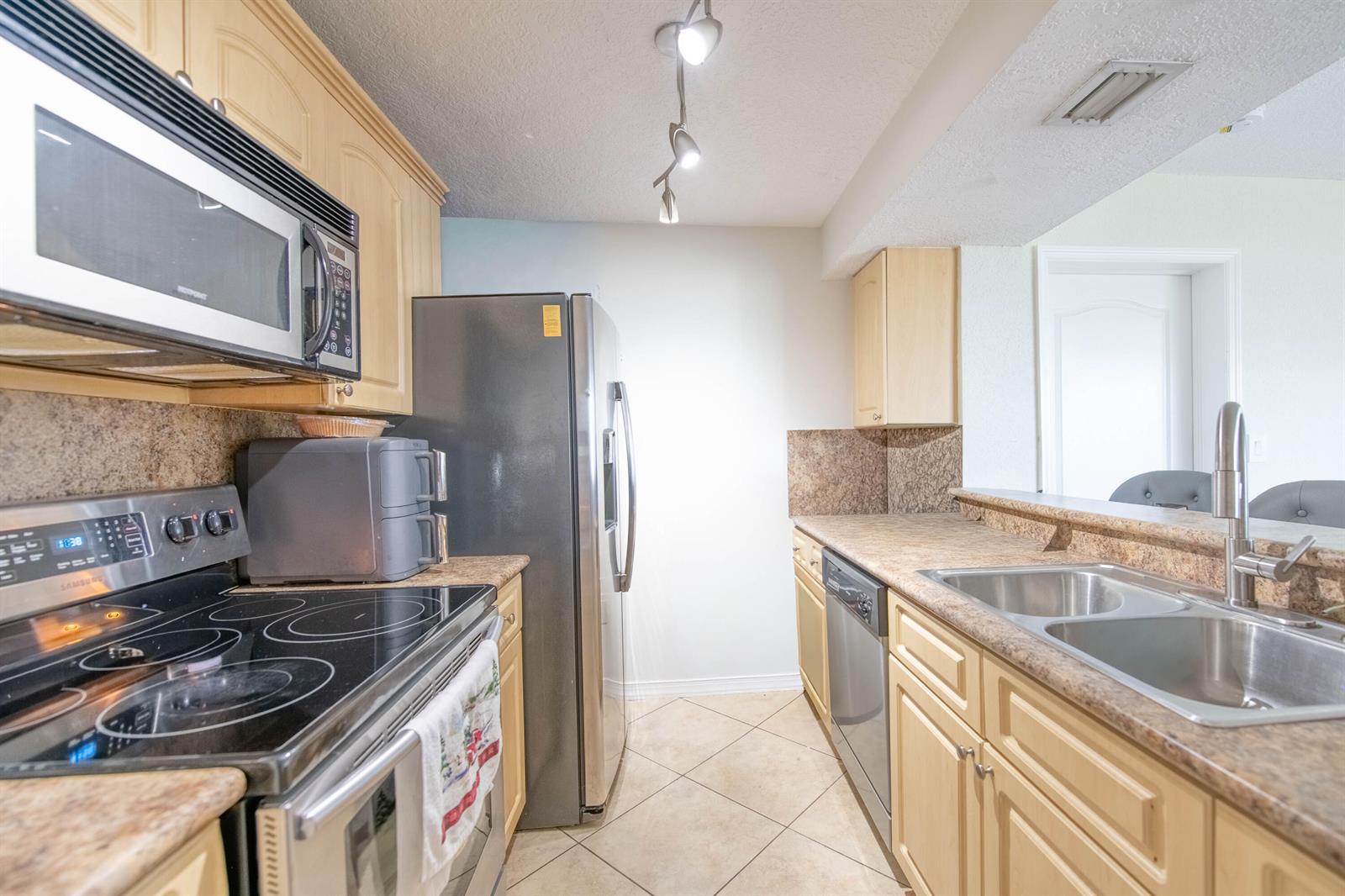 6995 NW 186th Street # E508, Hialeah FL 33015 photo 3