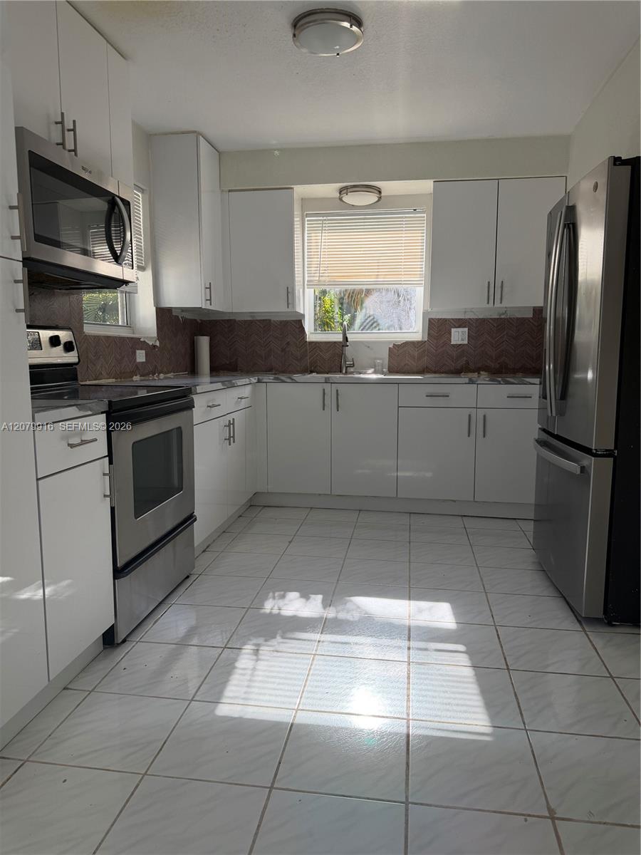 2446 Johnson St, Hollywood FL 33020 photo 2