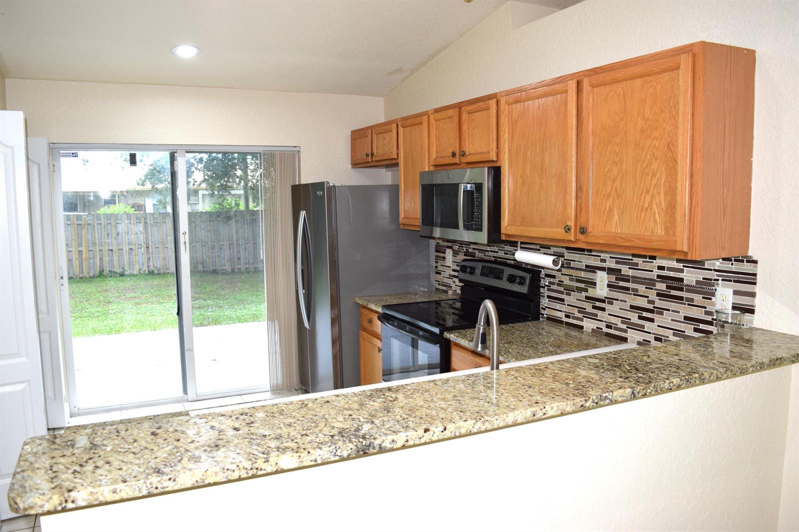 425 PERRY Avenue, FL 33463 photo 2