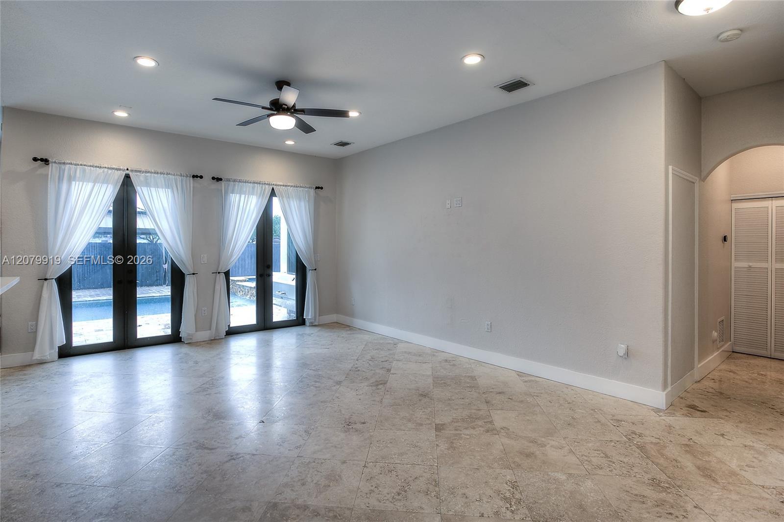 18355 NW 89th Ave, Hialeah FL 33018 photo 5