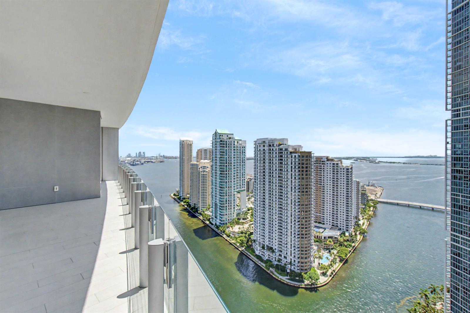 300 BISCAYNE BOULEVARD Way # 3306, Miami FL 33131 photo 2
