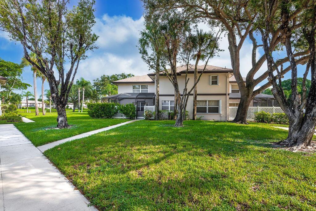 38 Essex Court # D, Royal Palm Beach FL 33411 photo 2