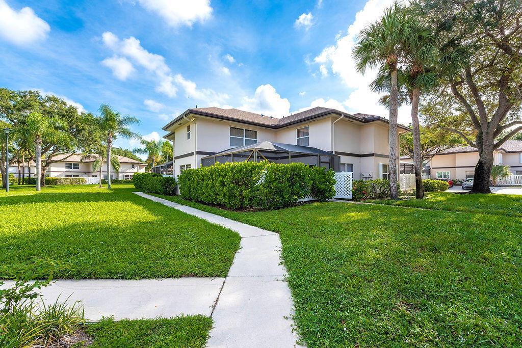 38 Essex Court # D, Royal Palm Beach FL 33411