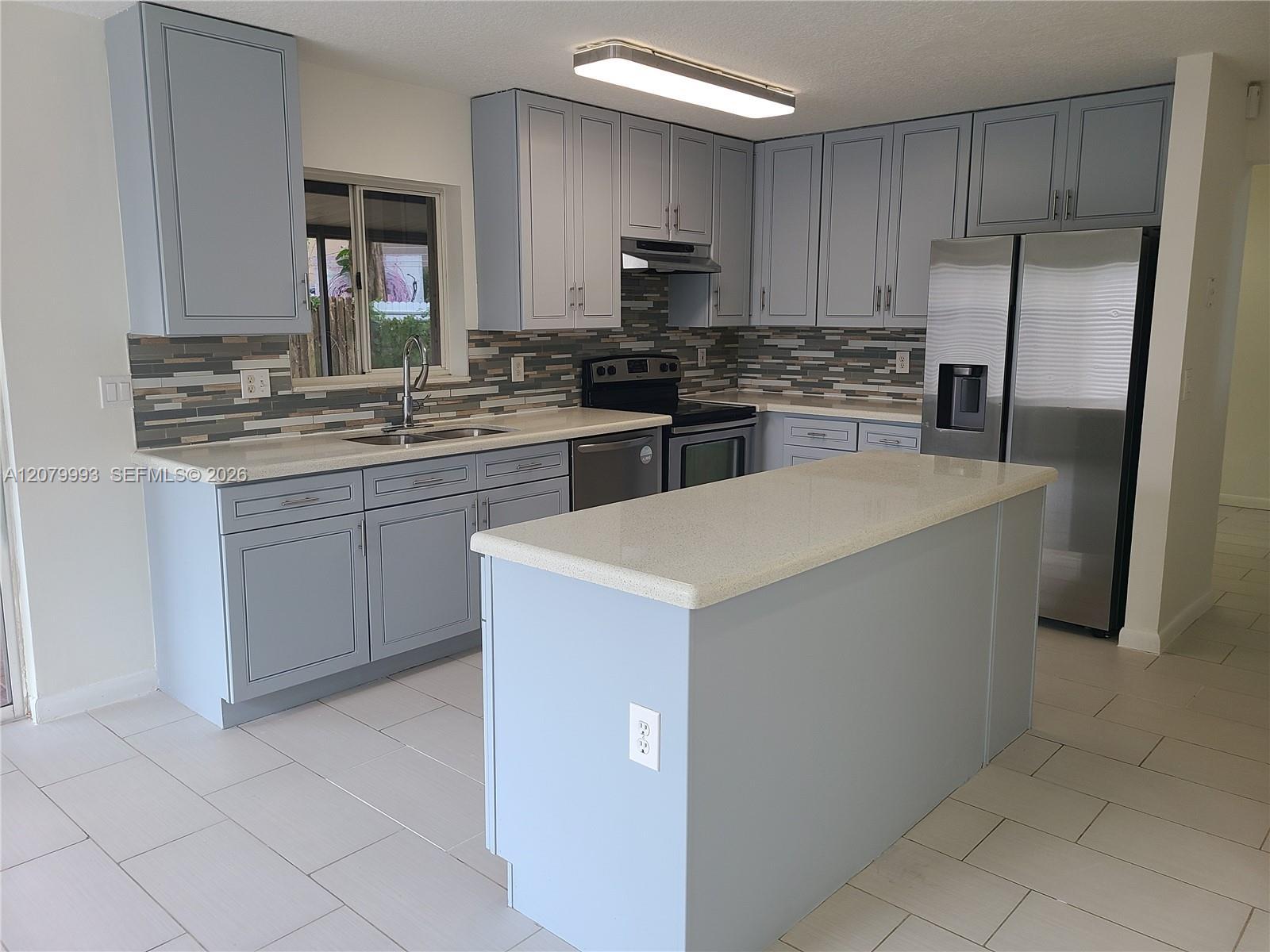 8820 SW 13th St, Pembroke Pines FL 33025 photo 3
