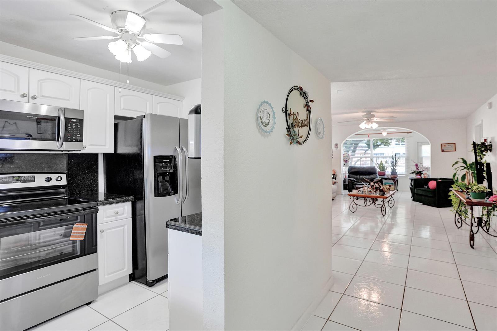 2651 Sunrise Lakes Drive E # 104, Sunrise FL 33322 photo 4