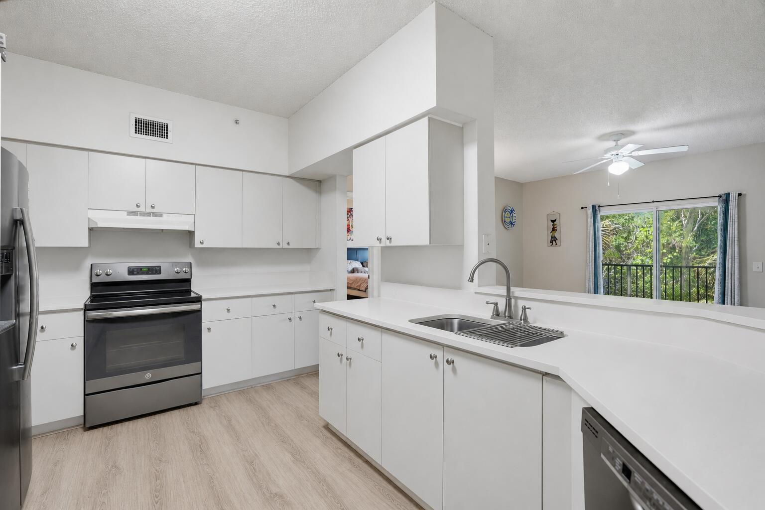 350 CRESTWOOD Circle # 306, Royal Palm Beach FL 33411 photo 5