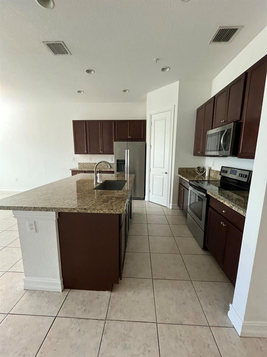 1393 SW 115th Avenue, Pembroke Pines FL 33025 photo 5