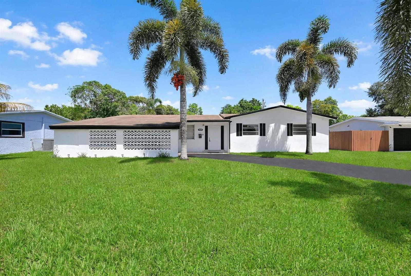4723 NW 4TH Street, Plantation FL 33317 photo 2