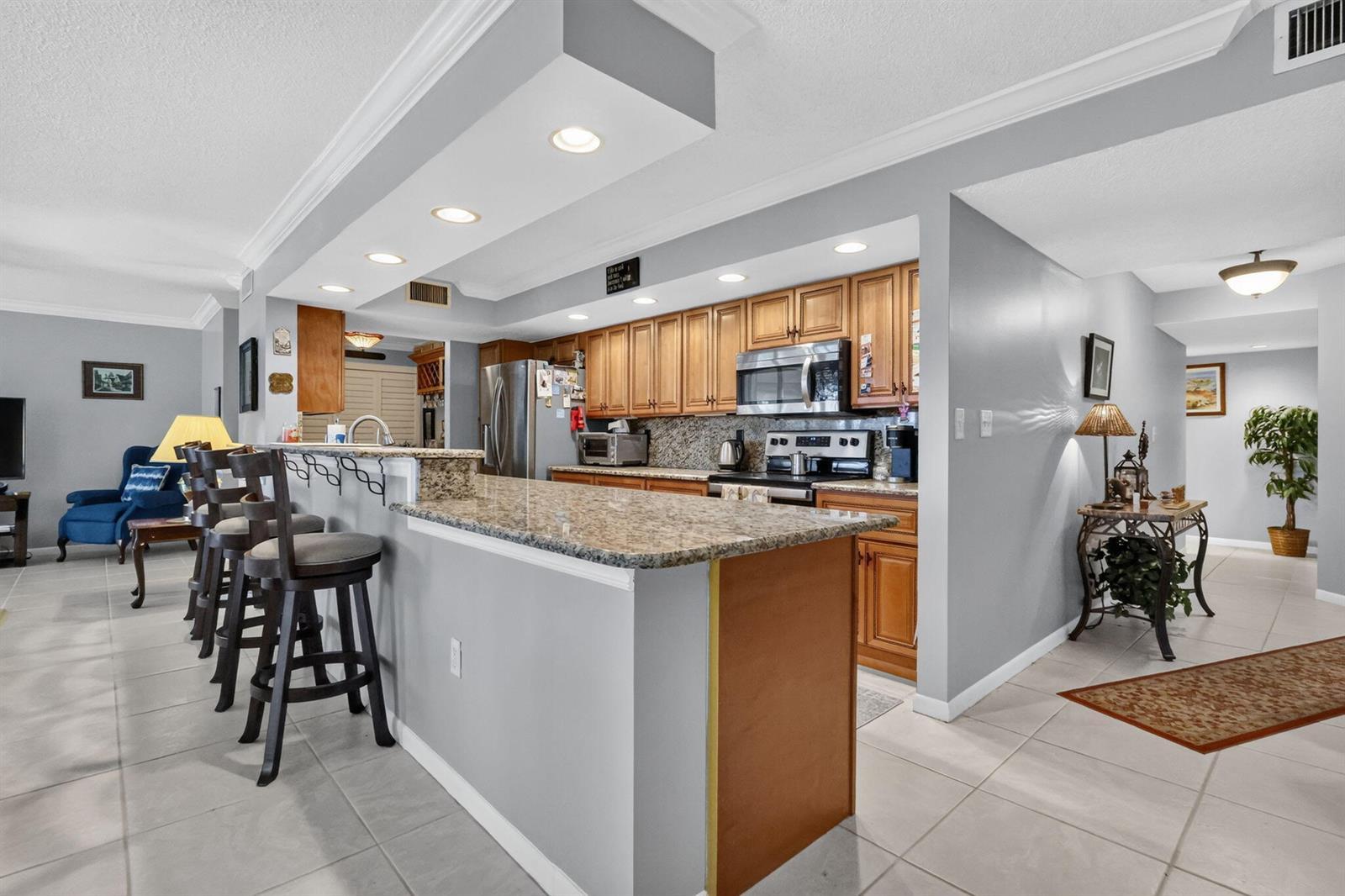 103 Half Moon Circle # H1, Hypoluxo FL 33462 photo 3