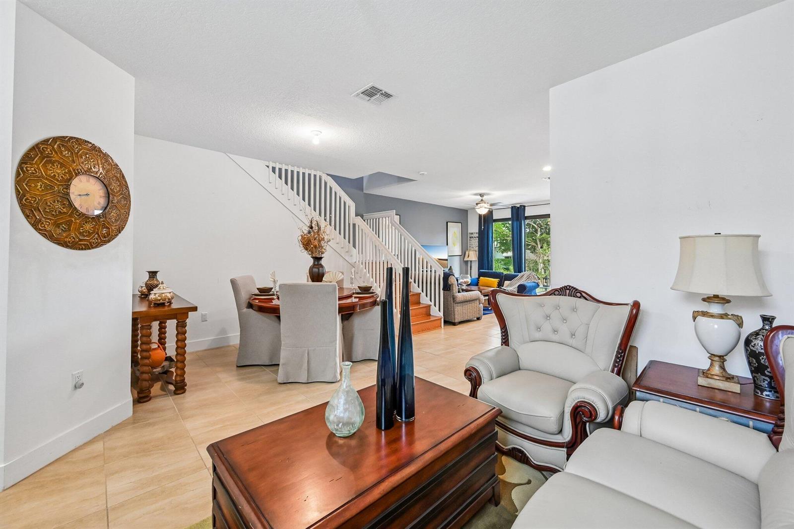 2025 OYSTERWOOD Lane, Riviera Beach FL 33410 photo 4