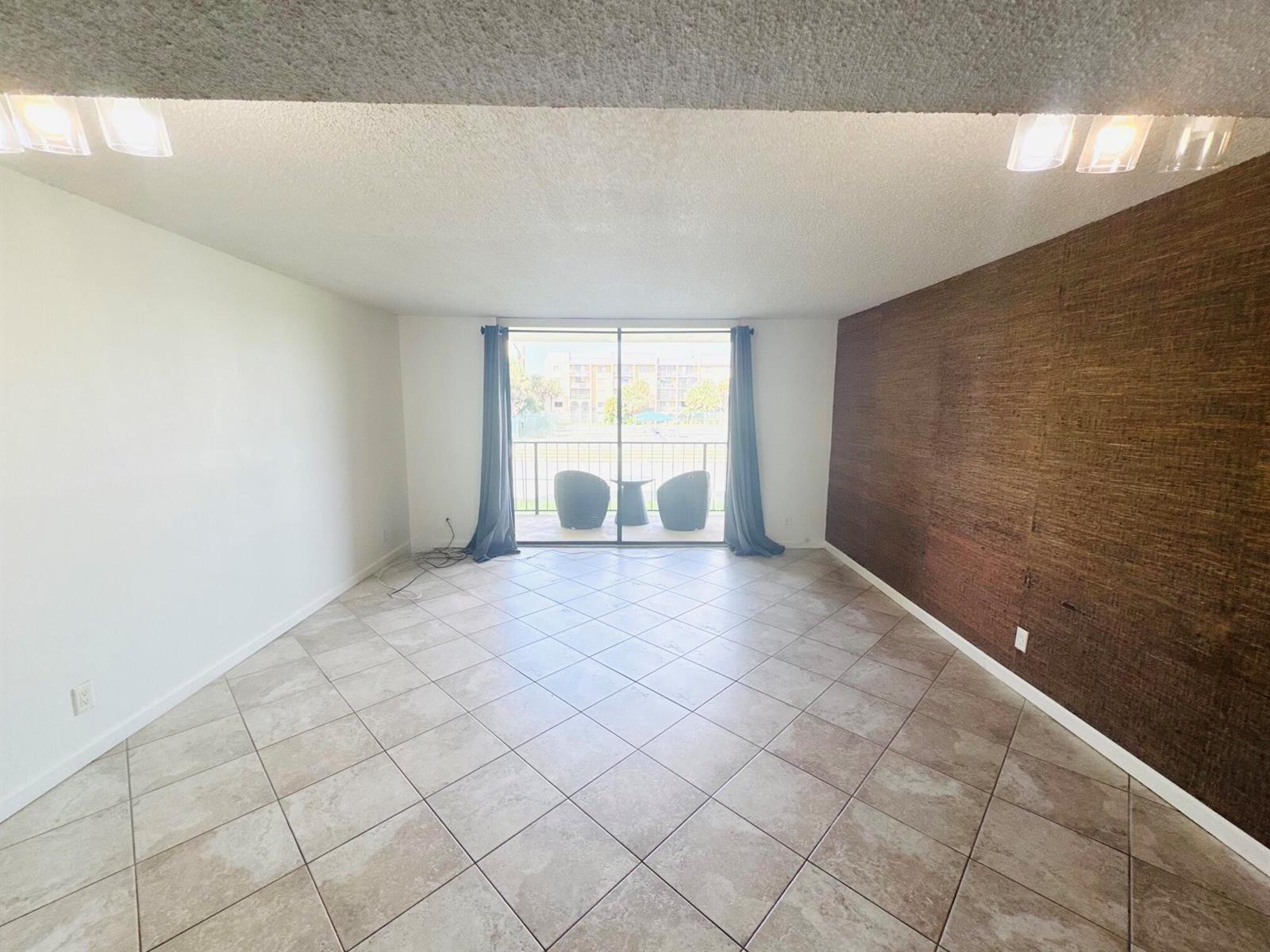 2820 TENNIS CLUB Drive # 206, West Palm Beach FL 33417 photo 2