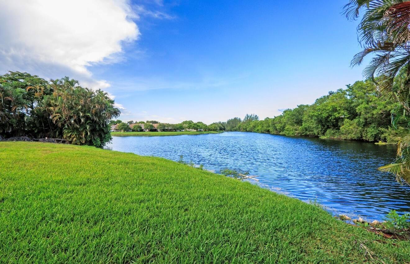 15801 W WIND Circle, Sunrise FL 33326 photo 2