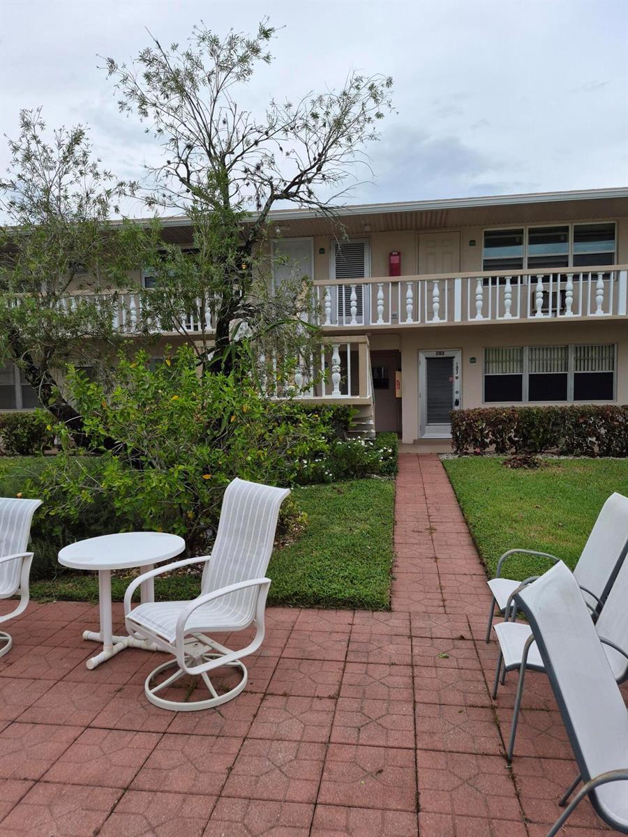 214 Cambridge # I, West Palm Beach FL 33417