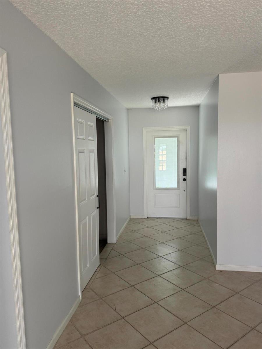 121 BEAUMONT Lane, Palm Beach Gardens FL 33410 photo 3