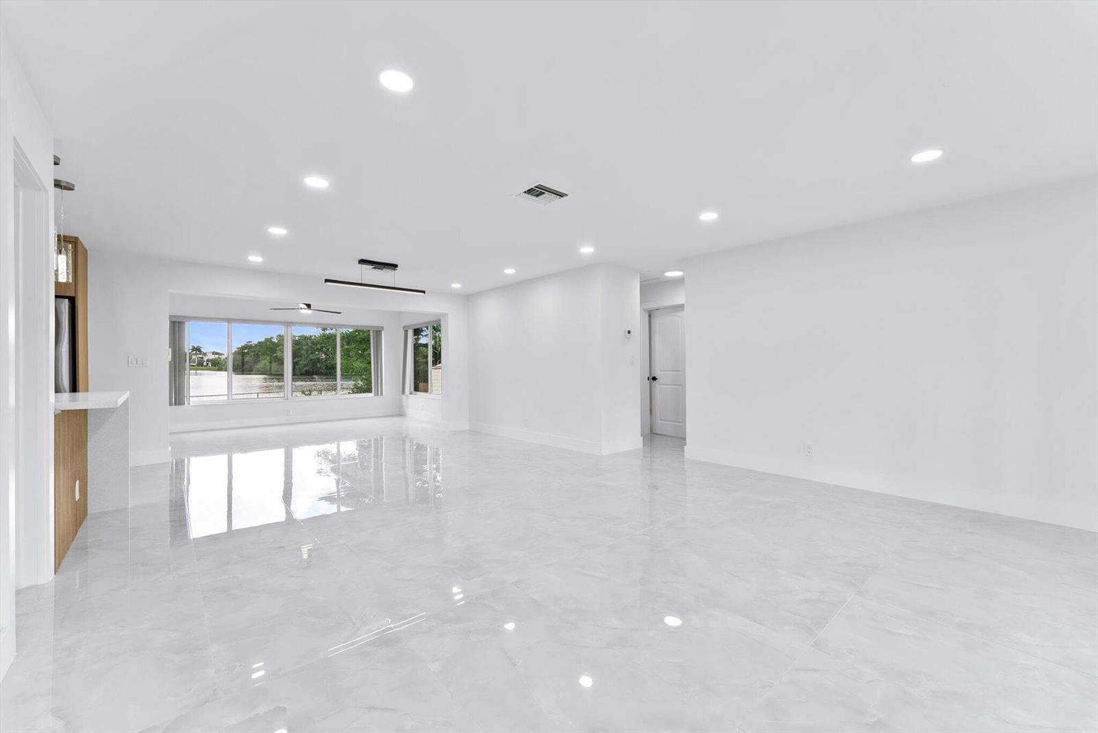 256 GREENBRIER Drive, Palm Springs FL 33461 photo 5