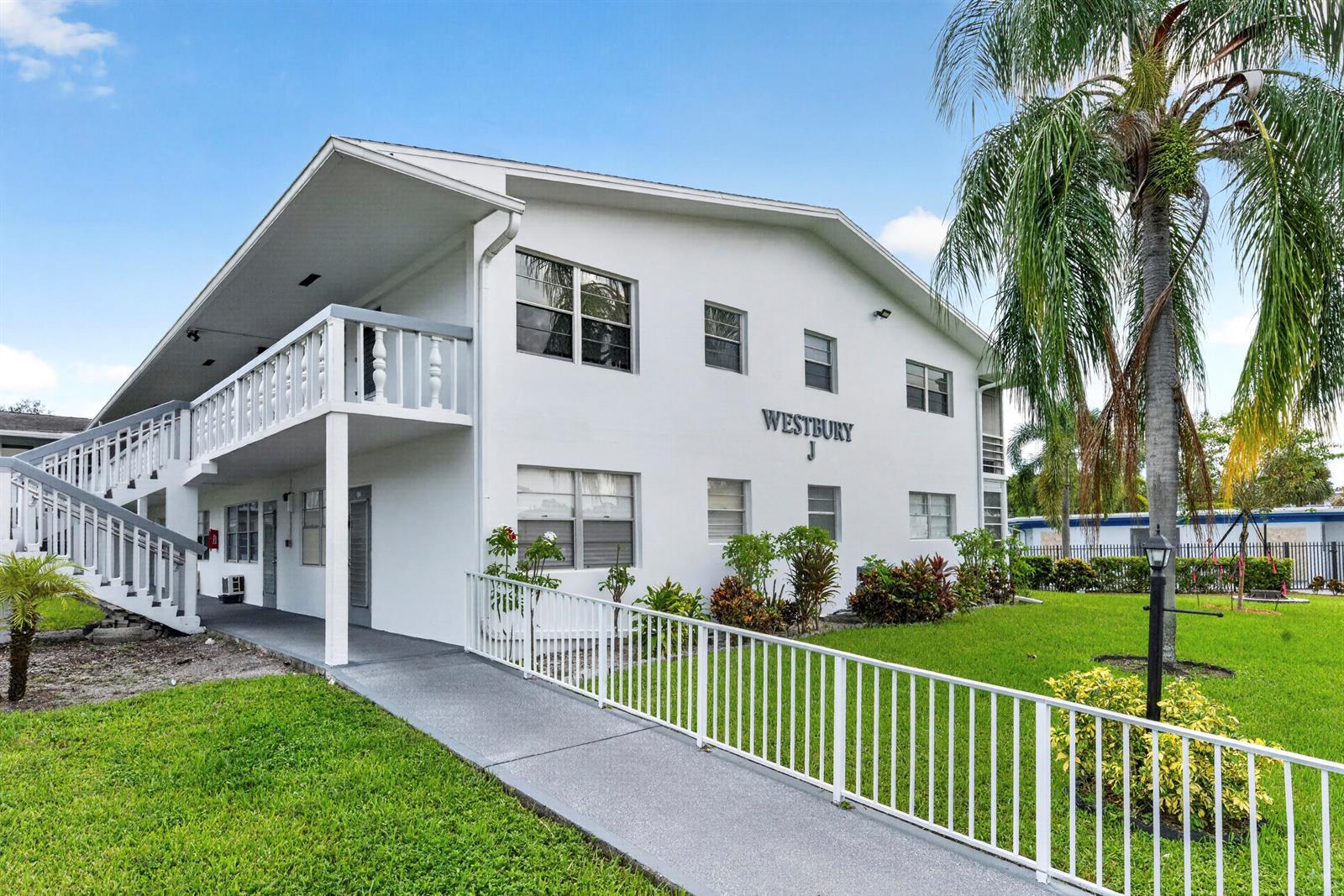 169 Westbury J # 169, Deerfield Beach FL 33442 photo 2