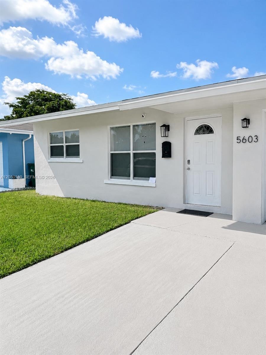 5603 NW 48th Ter, Tamarac FL 33319 photo 2