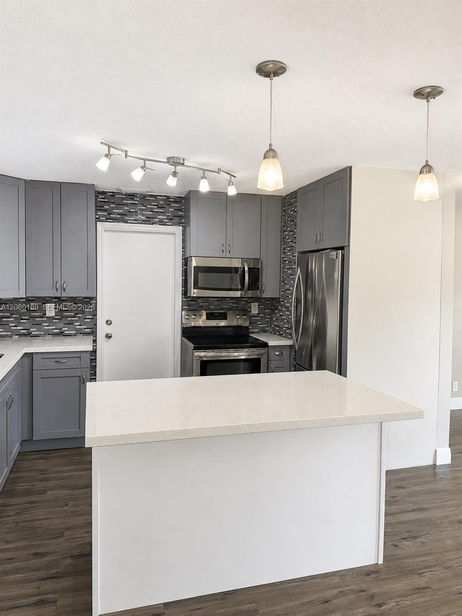 5603 NW 48th Ter, Tamarac FL 33319 photo 4