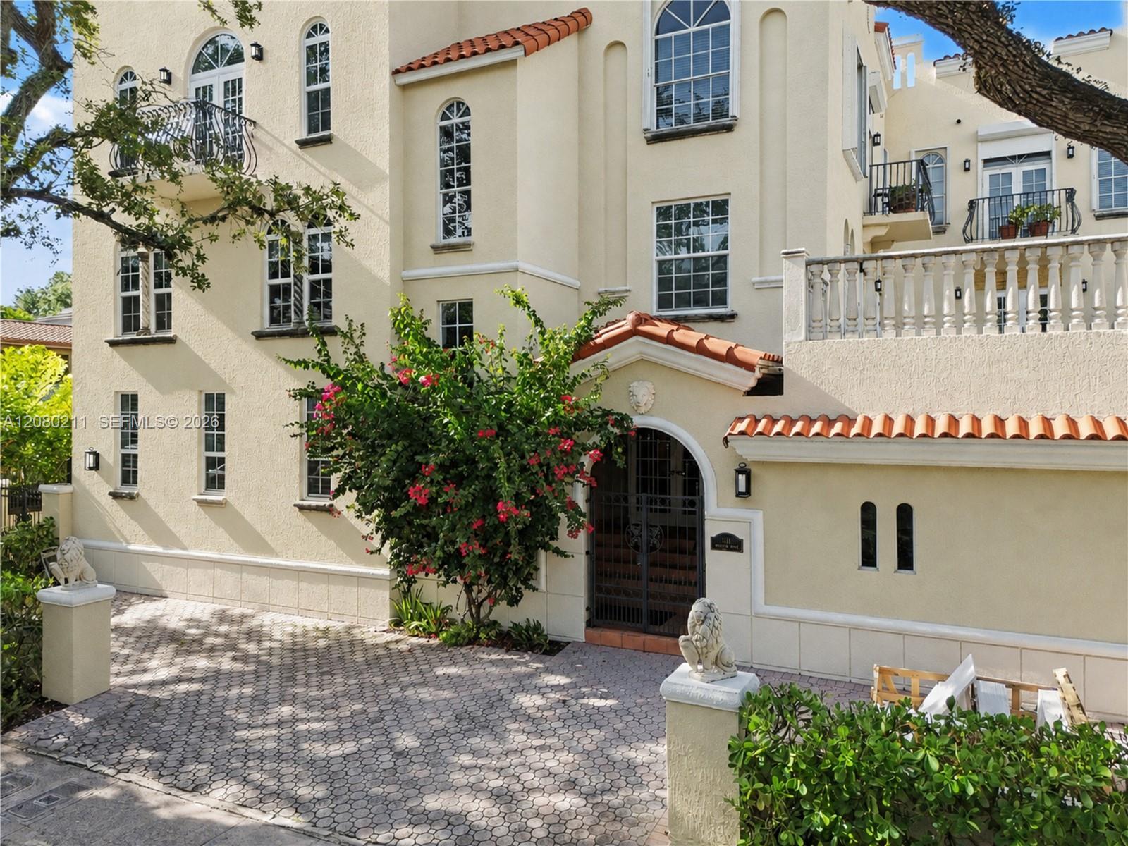 111 Edgewater Dr # 3B, Coral Gables FL 33133