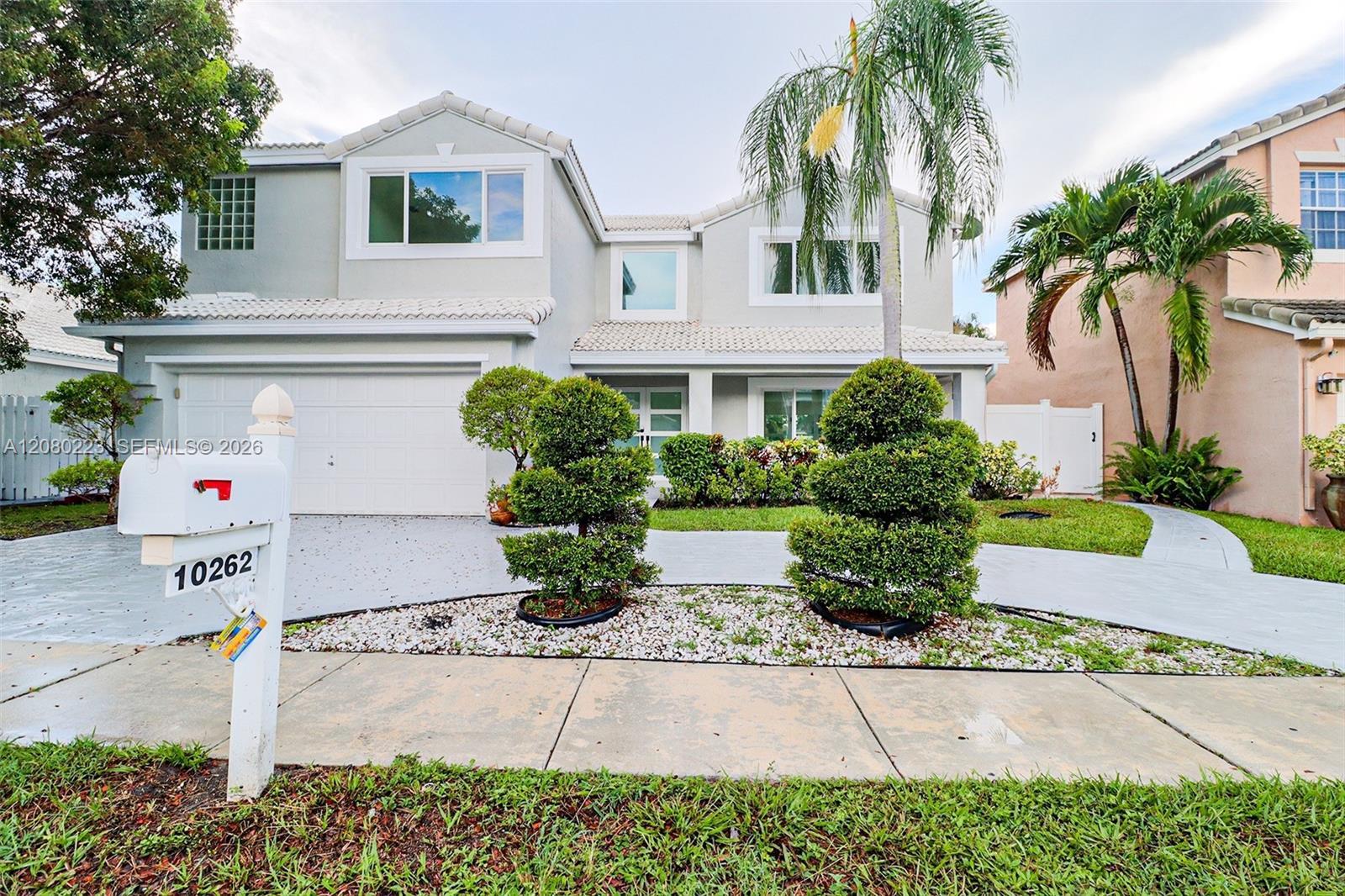10262 SW 9th Ln, Pembroke Pines FL 33025 photo 2