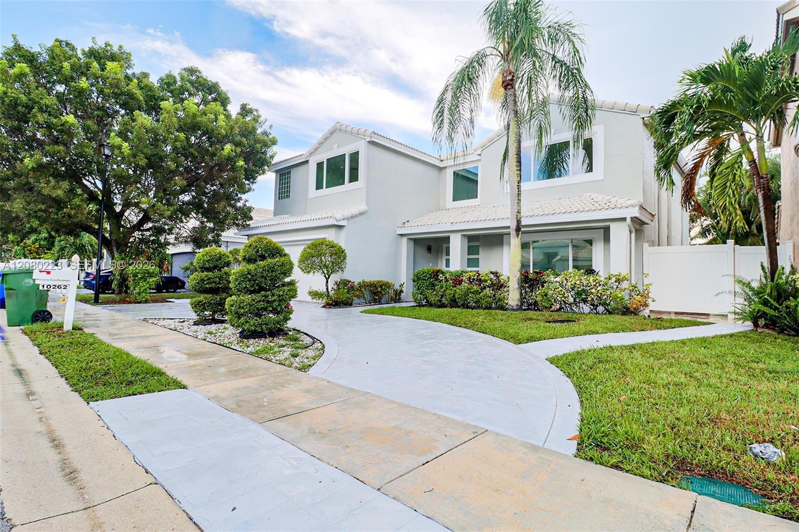 10262 SW 9th Ln, Pembroke Pines FL 33025